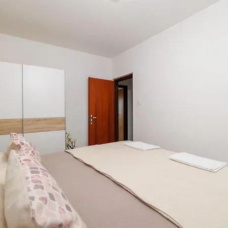 Apartment Buneta *
