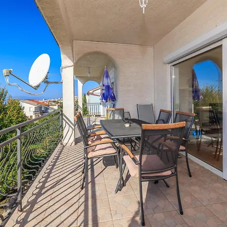 Apartment Buneta *