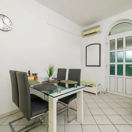 Buneta Apartment *