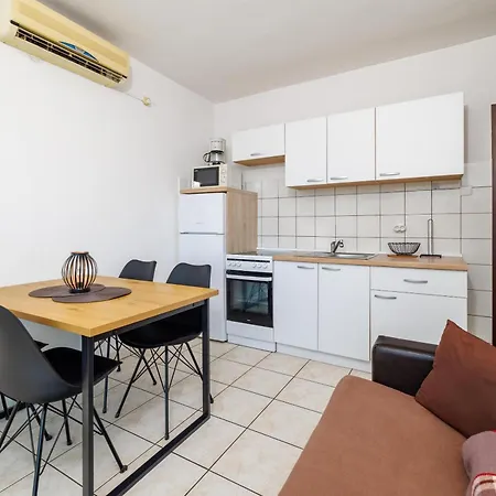 Buneta Apartment *