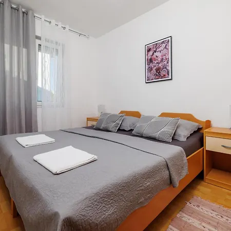 Apartment Buneta *